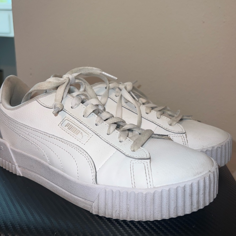 Women’s white puma sneakers
